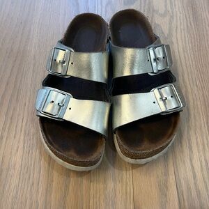 Birkenstock Arizona Silver Sandals, Women’s Size 39 (8.5 US) Silver Buckle